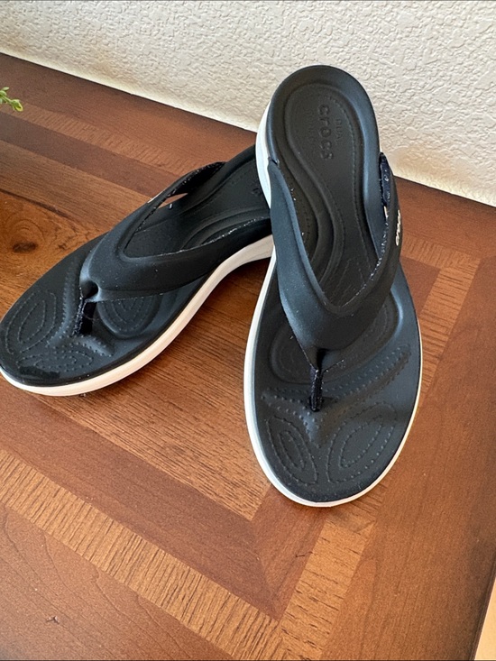 CROCS Shoes - CROCS Black Thong Flip Sandals with White Sole